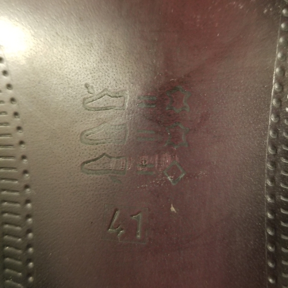 Shoe - Picture 3 of 3